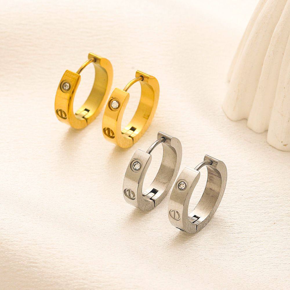 New arrival 

Branded earrings offer price 
20 dhs🪙🌨️
30 dhs🪙🌨️

pc with branded box and paperbag🎁🎁🎁

Zain243
♥️♥️♥️