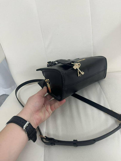 CK
95 dhs💛
high quality

Zain26
♥️♥️♥️