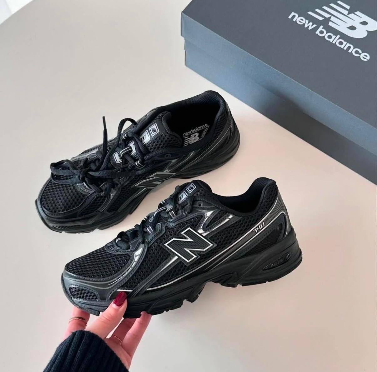 New Balance 740 Black Silver Metallic ，
Size 36-45，
180 dhs🪙💚

Zain18
♥️♥️♥️