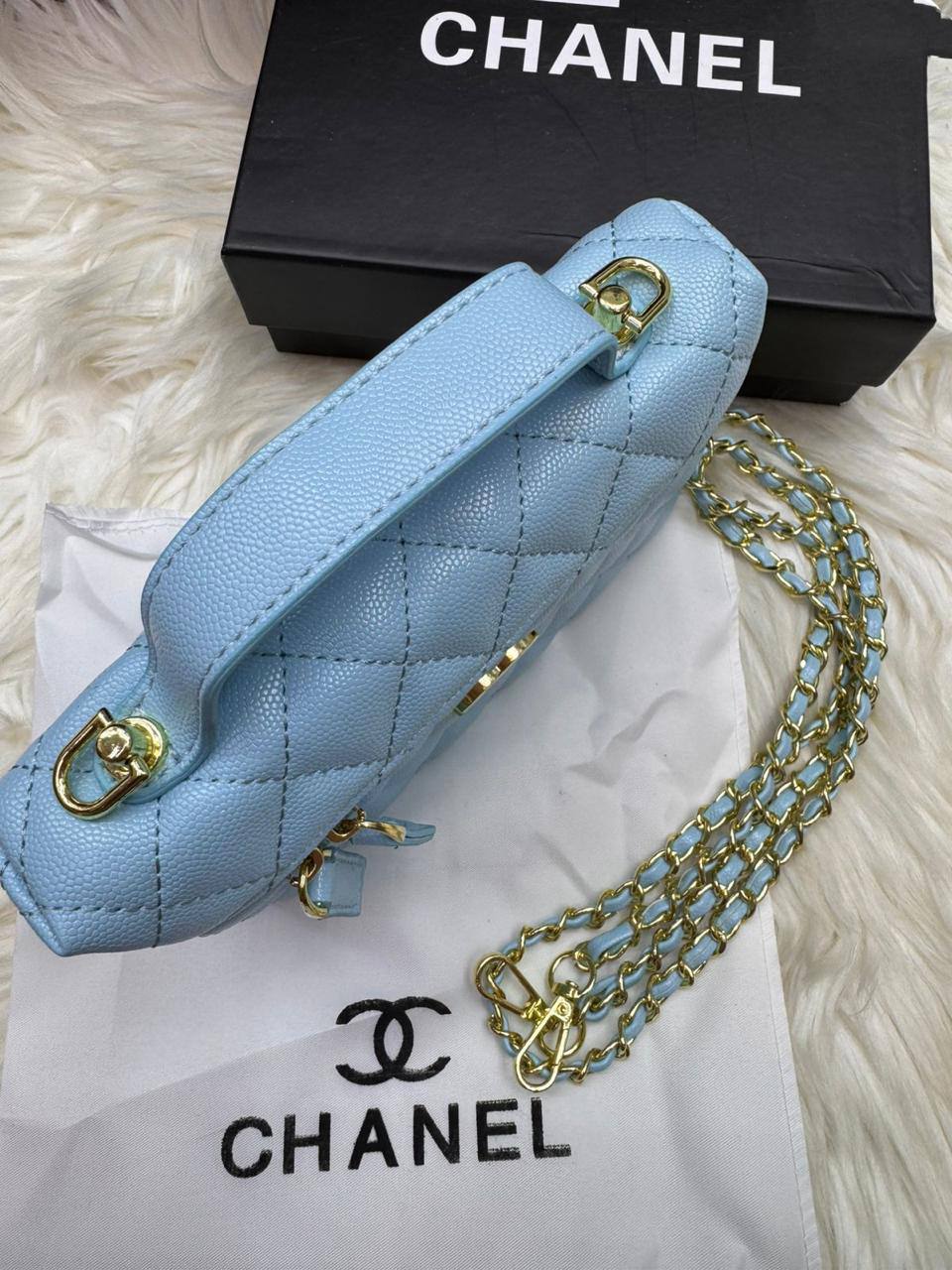 🌸 Chanel LP 
1️⃣ First quality +🎁
Size :  19 * 13  cm
80 dhs❣️

with box 🎁

Zain115
♥️♥️♥️