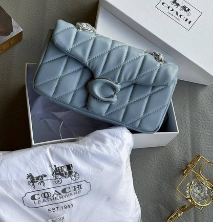 Coach

100 dhs🇦🇪🇦🇪

With box

Zain219
♥️♥️♥️
