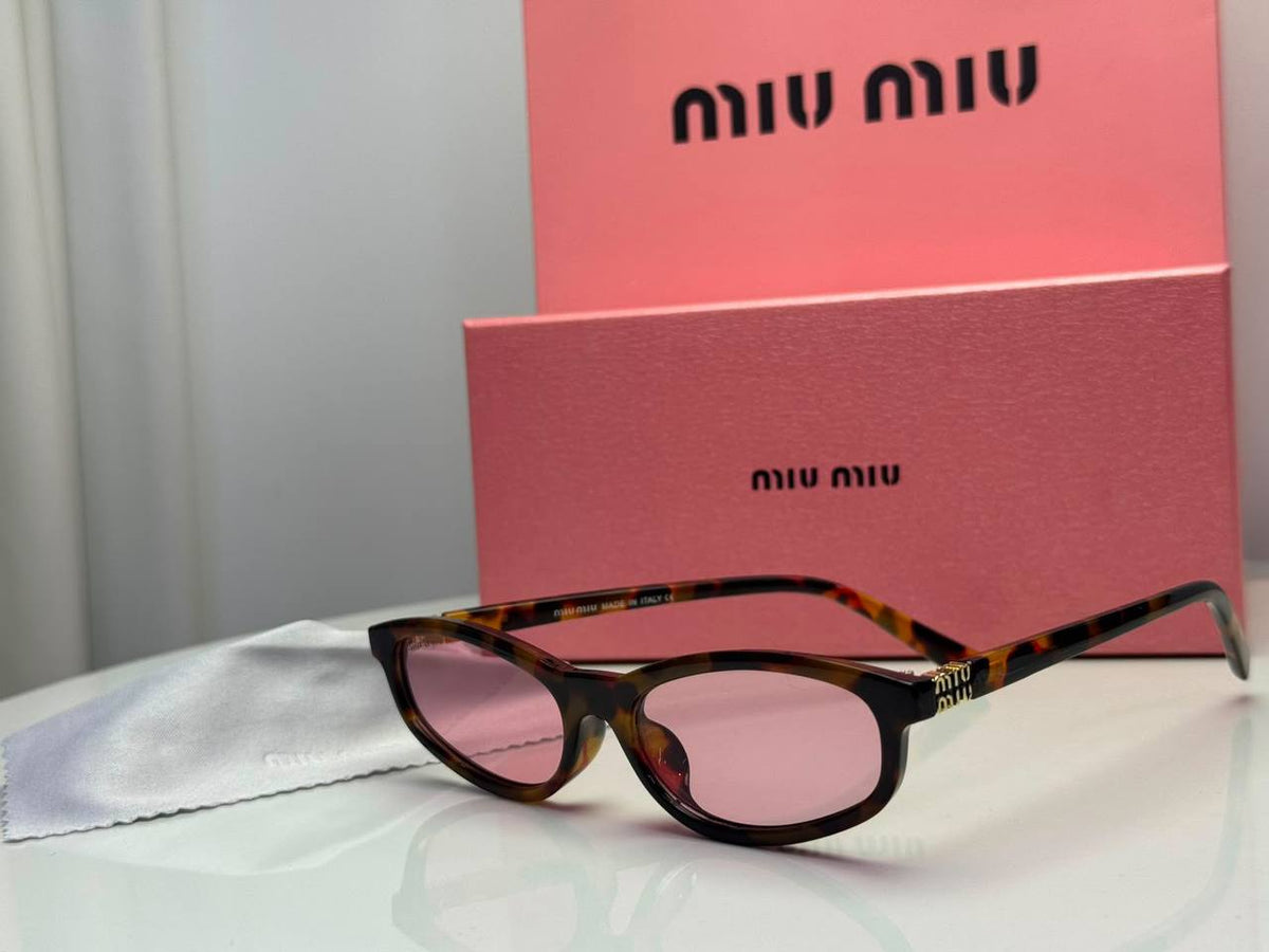 MIUMIU

65 dhs🇦🇪🇦🇪

Good quality 

Zain182
♥️♥️♥️