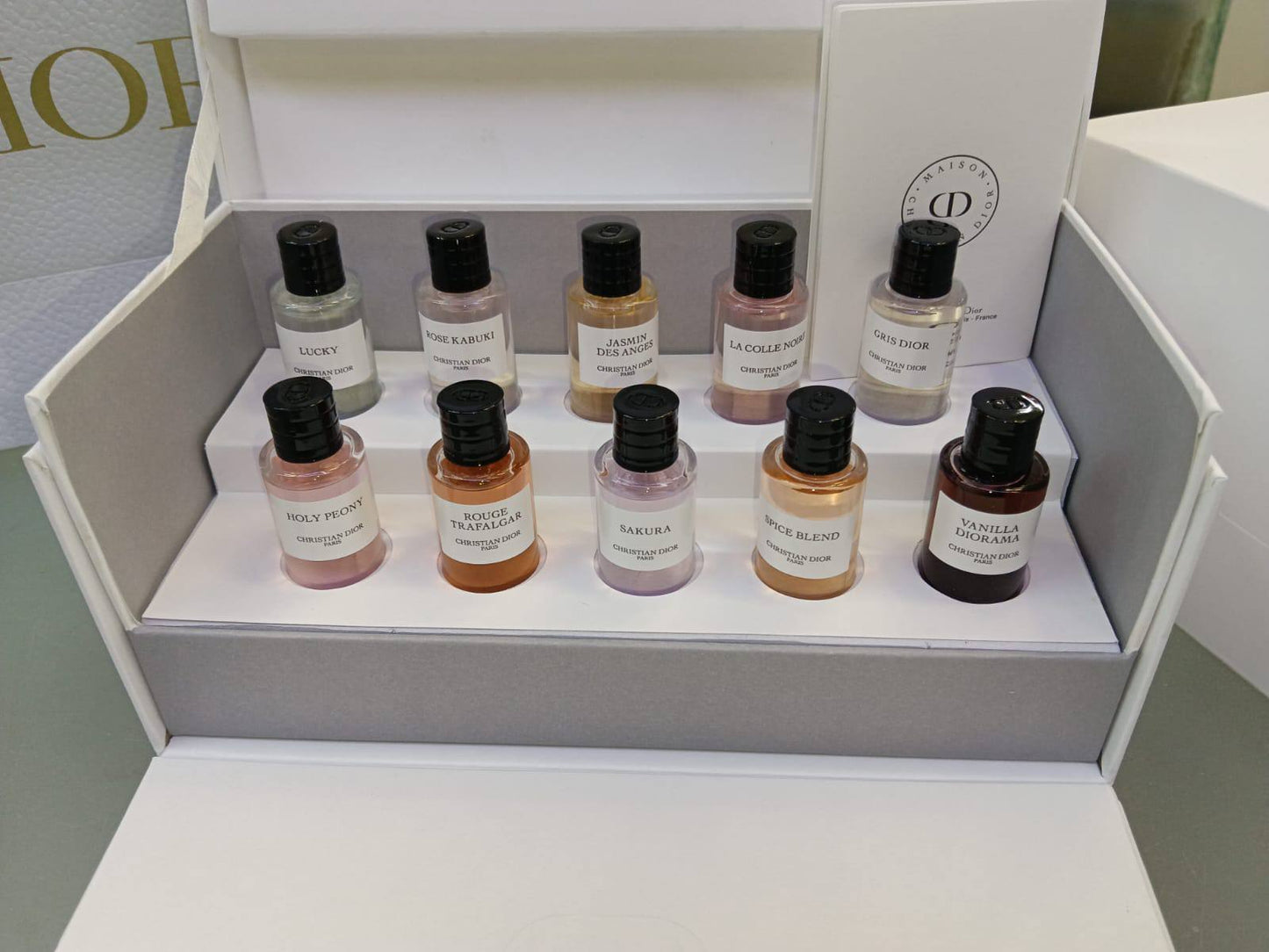 DIOR 10in1 SET
130 dhs✅
(7.5 ml each)

Zain01
♥️♥️♥️