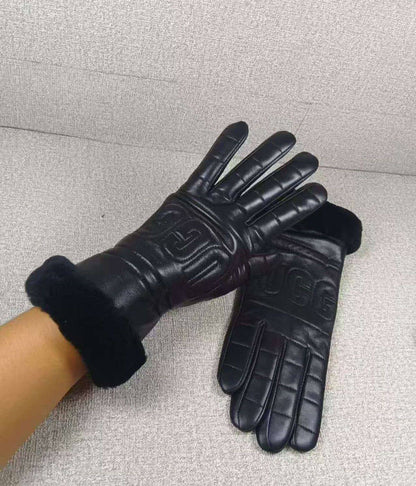 Gloves
260 dhs💓

Zain262
♥️♥️♥️