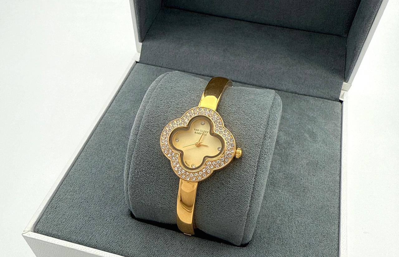 Van Cleef
60 dhs🪙🌨️

Zain45
♥️♥️♥️
