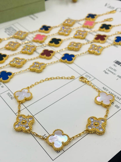 VCA BRACELET
WITH STONES
MASTER QUALITY✨💫
70 DHS🇦🇪🇦🇪
 WITH BOX AND PAPER BAG🛍️🎁

Zain89
♥️♥️♥️