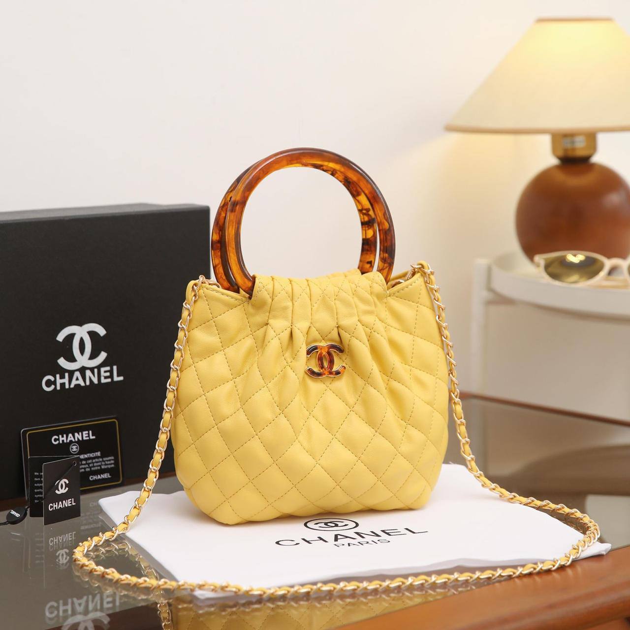 CHANEL 

NEW DESIGN 

High QUALITY 

WITH BOX 
95 dhs🇦🇪🇦🇪

Zain17
♥️♥️♥️
