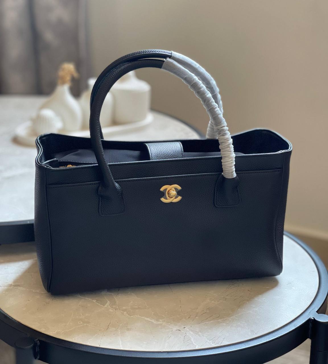 CHANEL✨
Size: 32 and 36 Cm💥
Available original box 📦 
With full packing 🎀🎀
Super high quality 💥💥
For Price 👇 WhatsApp✅
0568585901 
0507557372
0552275751 Owner Zain 👌

Zain283
♥️♥️♥️