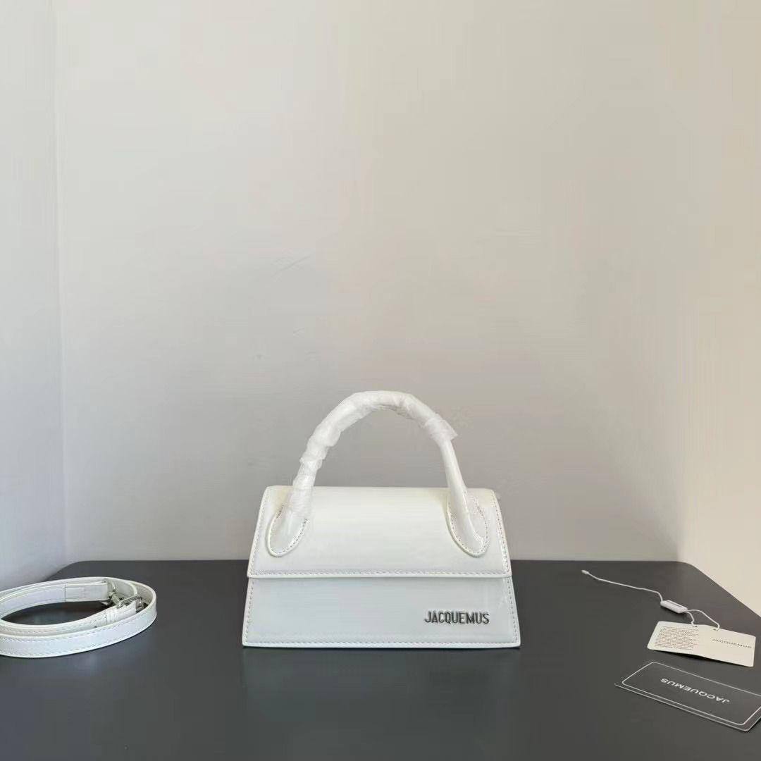 Jacquemus

110 dhs🪙🌨️

Zain143
♥️♥️♥️