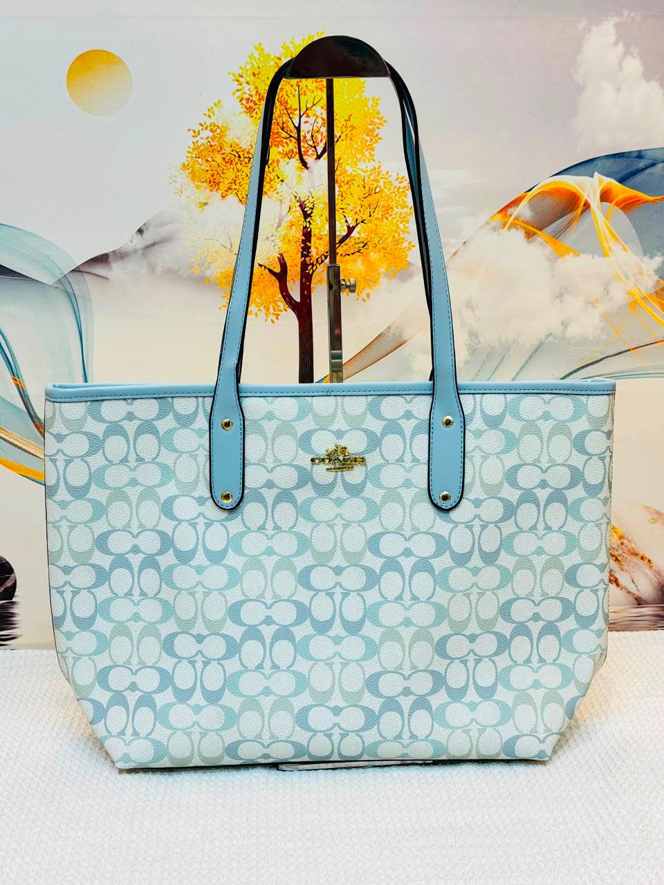 Coach 
Best quality with box’s 
100 dhs🇦🇪🇦🇪
size 41 CM

Zain290
♥️♥️♥️