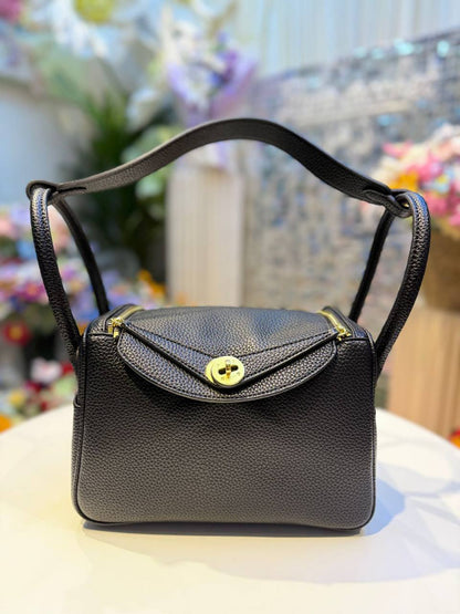 Hermes Lindy 
26cm
110 dhs🪙🌨️

Zain44
♥️♥️♥️