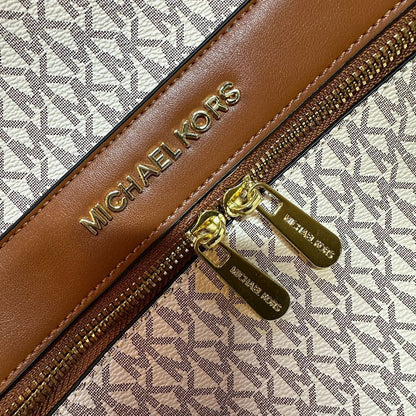 MK 
BACKPACK 
GOOD QUALITY  
95 dhs✅

Zain39
♥️♥️♥️