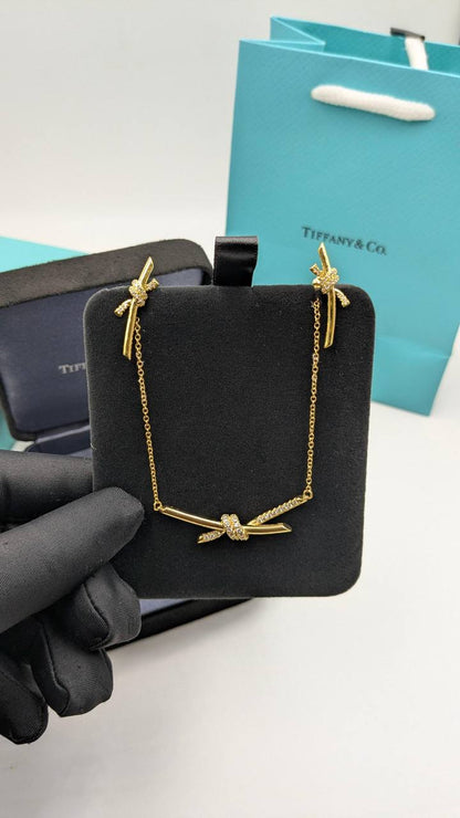 Tiffany & Co
*Master Quality* 
*Necklace & Earrings*
120 dhs✅ with Normal Box 🎁 
160 dhs✅ with Master Box 🎁

Zain210
♥️♥️♥️