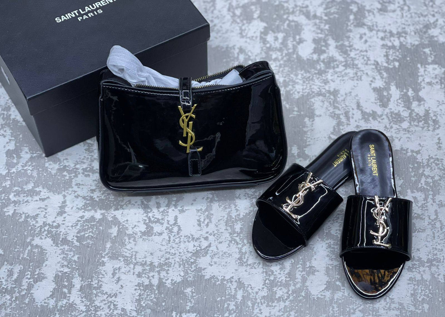 YSL
Bag&shoes.   Set. 

170 dhs🗽
Size 36 to 41

Zain175
♥️♥️♥️