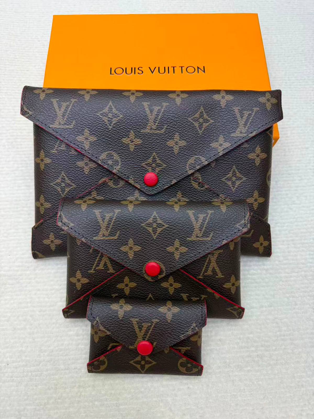 LV     
3in1
Size  26cm/16/10
Withbox
75 dhs🇦🇪🇦🇪

Zain04
♥️♥️♥️