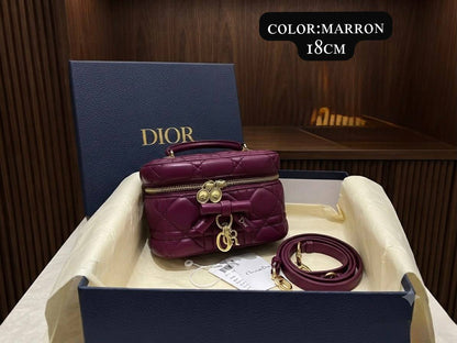 Dior ᴠᴀɴɪᴛʏ ᴛᴏᴘ ʜᴀɴᴅʟᴇ
ʀᴇᴍᴏᴠᴀʙʟᴇ sᴛʀᴀᴘ
ᴅᴇᴄᴏʀᴀᴛɪᴠᴇ ʙᴏᴡ/ᴍᴇᴛᴀʟ ᴅɪᴏʀ
ᴡɪᴛʜʙᴏx
ʟᴀᴍʙsᴋɪɴ ᴍᴀᴛᴇʀɪᴀʟ
sɪᴢᴇ:18ᴄᴍ
120 dhs✅

Zain56
♥️♥️♥️