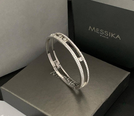 MESSIKA BANGLE
105 DHS✅✨💫
WITH BOX AND PAPER BAG🎁🛍️

Zain89
♥️♥️♥️