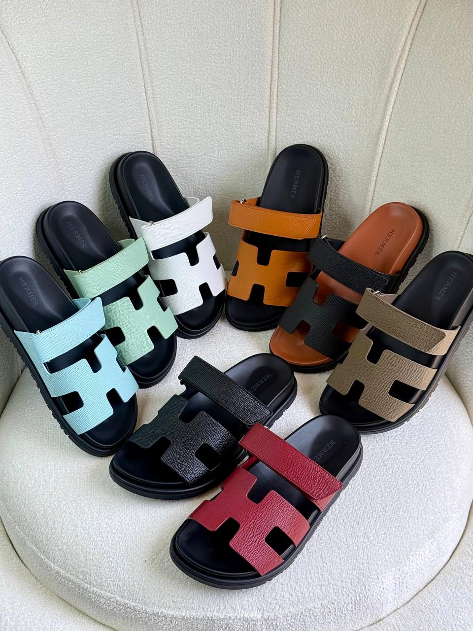 Hermes
Super *AAA* *+* Quality 💯 
With original packing🎁🎁
SIZE:36and42
Available now
450 dhs💓

Zain309
♥️♥️♥️
