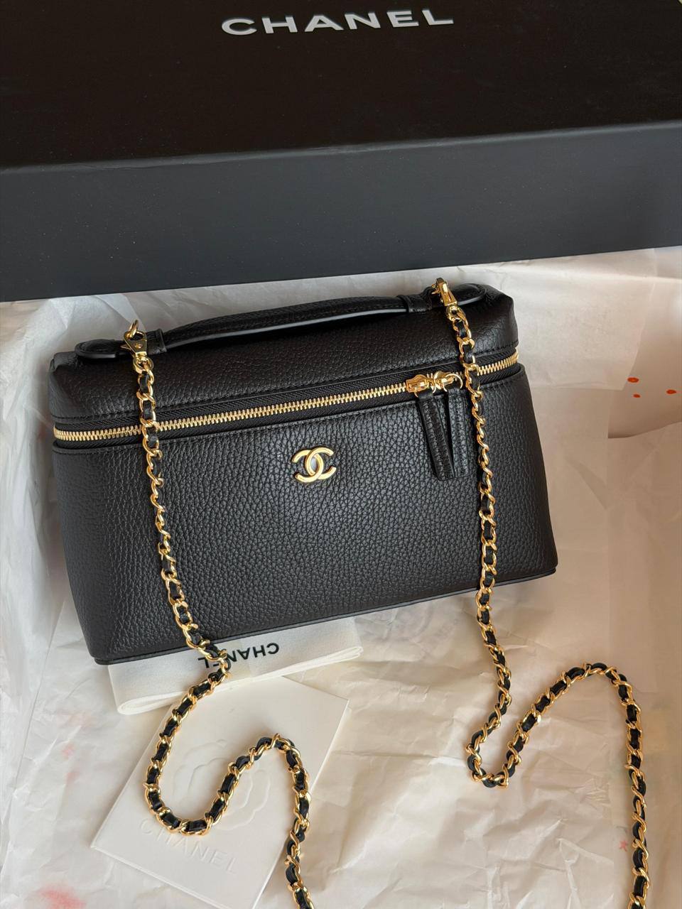 Chanel
 𝐕𝐀𝐍𝐈𝐓𝐘 𝐂𝐀𝐒𝐄 𝐖𝐈𝐓𝐇 𝐂𝐇𝐀𝐈𝐍 𝐒𝐔𝐏𝐄𝐑 𝐌𝐀𝐒𝐓𝐄𝐑 𝐐𝐔𝐀𝐋𝐈𝐓𝐘 
𝐋𝐀𝐑𝐆𝐄 -1300 dhs✅
𝐌𝐞𝐝𝐢𝐮𝐦 - 1250 dhs✅
𝐒𝐦𝐚𝐥𝐥 - 1200 dhs✅

ETAG4
♥️♥️♥️