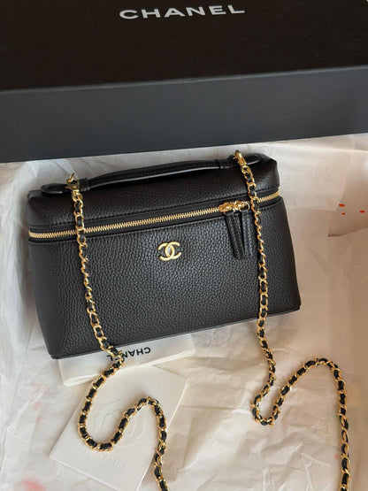 Chanel
 𝐕𝐀𝐍𝐈𝐓𝐘 𝐂𝐀𝐒𝐄 𝐖𝐈𝐓𝐇 𝐂𝐇𝐀𝐈𝐍 𝐒𝐔𝐏𝐄𝐑 𝐌𝐀𝐒𝐓𝐄𝐑 𝐐𝐔𝐀𝐋𝐈𝐓𝐘 
𝐋𝐀𝐑𝐆𝐄 -1300 dhs✅
𝐌𝐞𝐝𝐢𝐮𝐦 - 1250 dhs✅
𝐒𝐦𝐚𝐥𝐥 - 1200 dhs✅

ETAG4
♥️♥️♥️