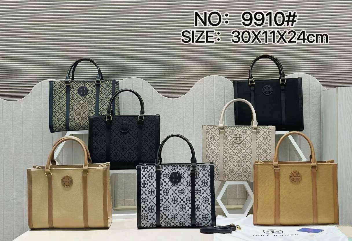 TORY BURCH 
NEW CAME GOOD QUALITY 

100 dhs👑
Size:30cm

Zain39
♥️♥️♥️