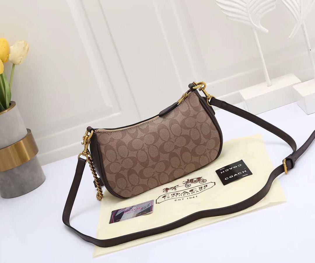 Coach
75 dhs✅
size 24×8×15cm

Zain42
Zain213
♥️♥️♥️