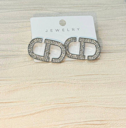 Earring 🦋 Stainless steel 💯 Good quality 🍁

 With black boxes 📦 
20 dhs🇦🇪🇦🇪🇦🇪


With normal box 🗃️

 And paper bag 🛍️ 

30 dhs🇦🇪🇦🇪

Zain216
♥️♥️♥️