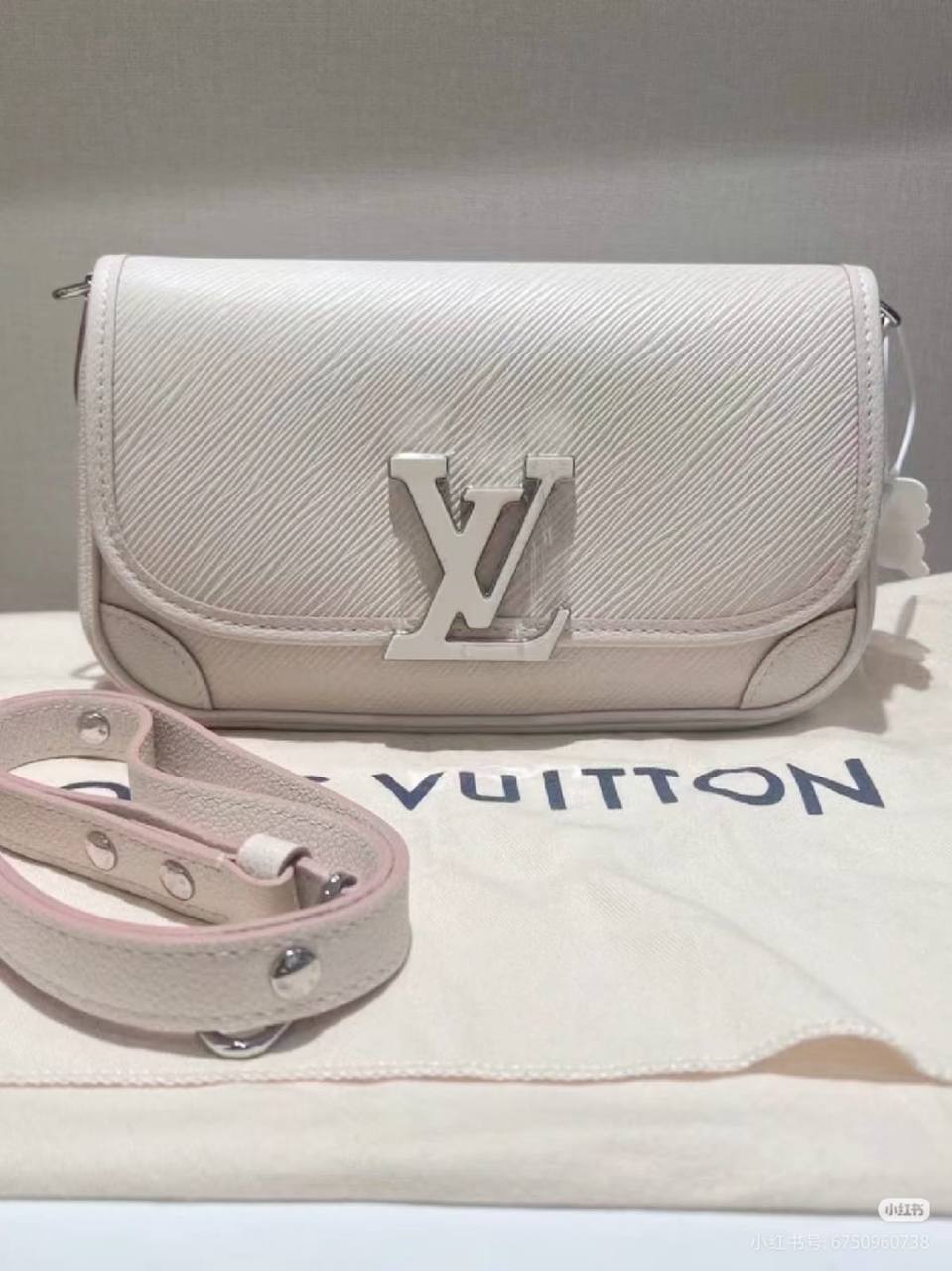 LV
Master
240 dhs❤️

Zain10
♥️♥️♥️