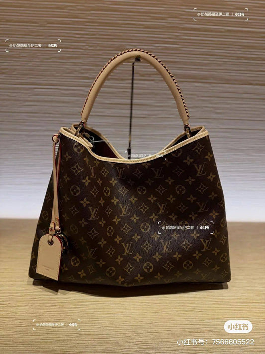 LV Master
310 dhs❣️

Zain228
♥️♥️♥️