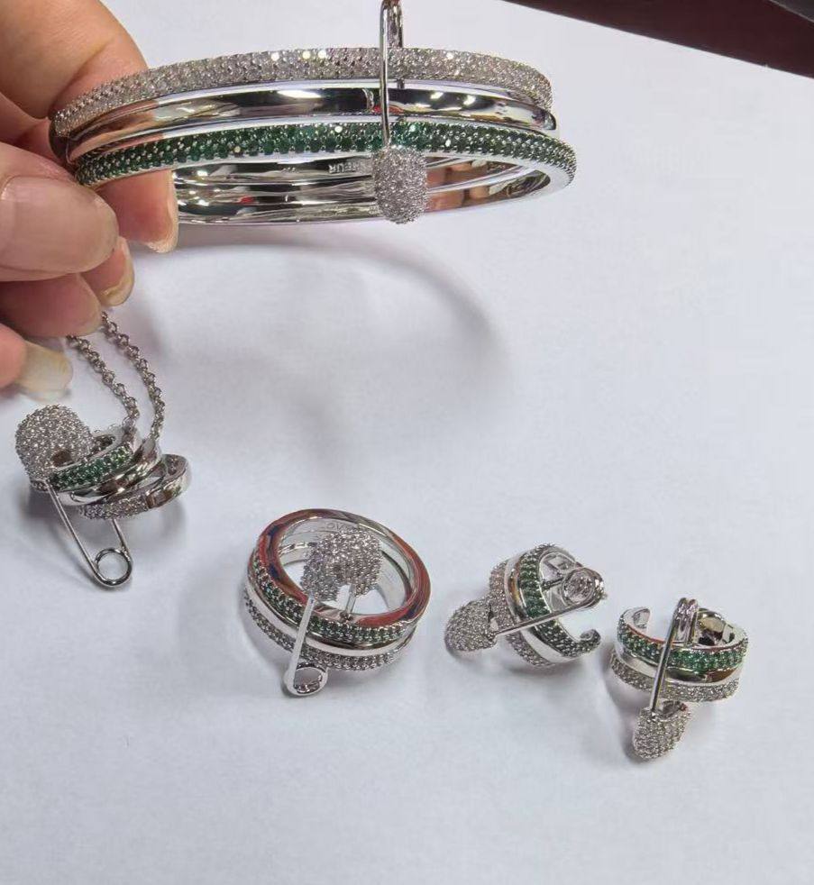 APM Set 💐
Necklace 
Earrings 
Bangle 
Ring 💍 

*Master quality* 🍁
240 dhs🪙💕 normal box
270 dhs🪙💕 master box 🗃️

Zain48
♥️♥️♥️