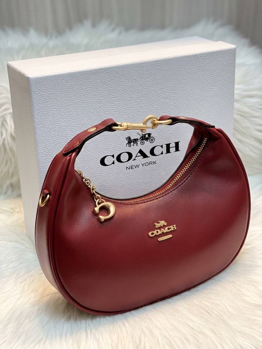 Coach


90 dhs🇦🇪🇦🇪

With box
Zain219
♥️♥️♥️