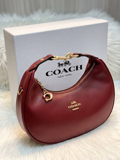Coach


90 dhs🇦🇪🇦🇪

With box
Zain219
♥️♥️♥️