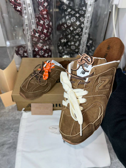 New Balance X Miu Miu 530 SL deco calf leather mules ‘Dark brown’
36-41 AVAILABLE 🤩
190 dhs🪙💕

Zain242
♥️♥️♥️