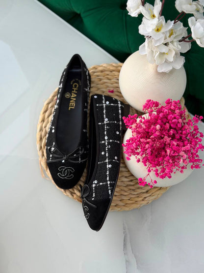 Chanel 
Vip quality 

Size:36 to 41 

450 dhs 🇦🇪

Zain113
♥️♥️♥️