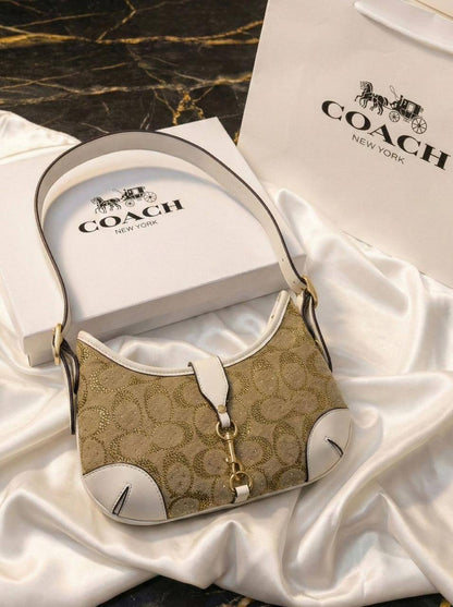 Coach
115 dhs❣️
SIZE：24cm
Good quality 

with box 
🎁🎁🎁

Zain35
♥️♥️♥️