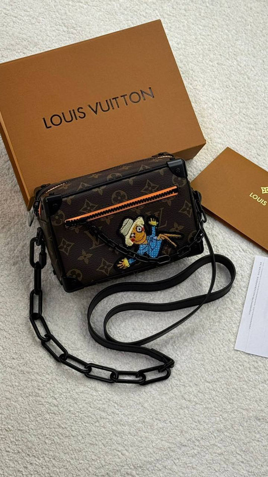 LV 
Master
18Cm 

With Box
🎁🎁🎁

260 dhs✅

Zain131
♥️♥️♥️