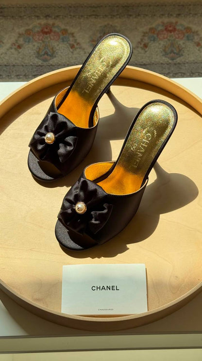CHANEL
Master quality 
Size: 36 to 41
450 dhs💓

Zain318
♥️♥️♥️