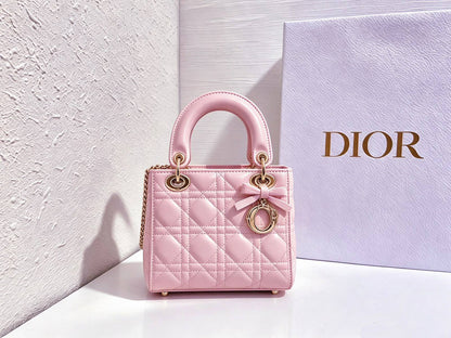 DIOR 

NEW CAME 

HIGH QUALITY 
WITH BOX 

125 dhs🇦🇪🇦🇪

Zain39
♥️♥️♥️