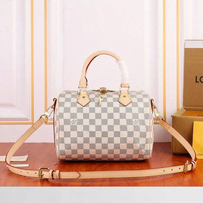 LV SPEEDY 
25CM ,GOOD QUALITY 
WITH BOX 
100 dhs✅

Zain295
♥️♥️♥️
