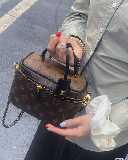 LV

90 dhs🗽

with box
🎁🎁🎁

Zain07