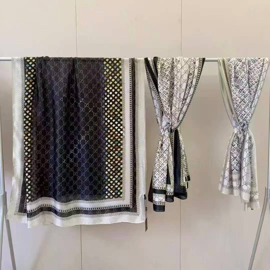 Silk scarf 
40 dhs🪙💕

Zain93
♥️♥️♥️