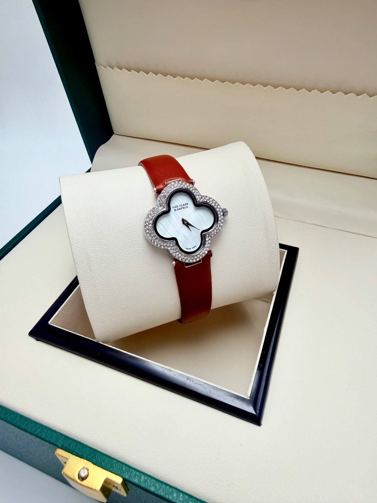 Vca
Even
Rolex
Gucci
Chanel

55 dhs

Zain45
♥️♥️♥️