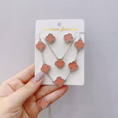 VCA SET ❤️‍🔥*
Necklace ✨
Earring 🍁
Bracelet 🦋
Ring free size 💍
Master quality 💯
With normal boxes 📦 
50 dhs❣️
With master box 🗃️ 
75 dhs❣️

Zain216
♥️♥️♥️