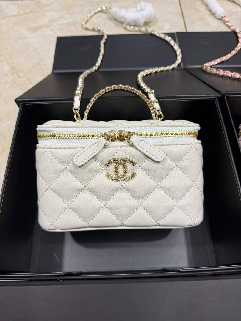 Chanel

110 dhs❣️

High-quality product 
with box
🎁🎁🎁

Zain35
♥️♥️♥️