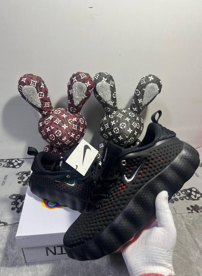 Nike Mind 002 sneaker in the Black/Hyper Crimson🖤🐞
36-45 AVAILABLE 
210 dhs✅

Zain242
♥️♥️♥️