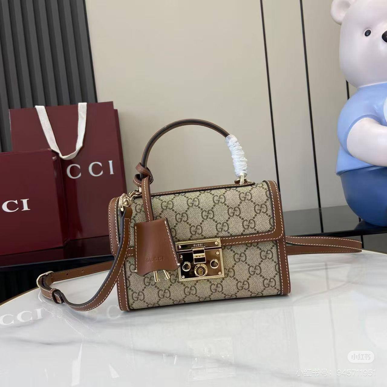 Gucci 
280 dhs❣️
Master
#with box💕💕🙋‍♂️

Zain228
♥️♥️♥️