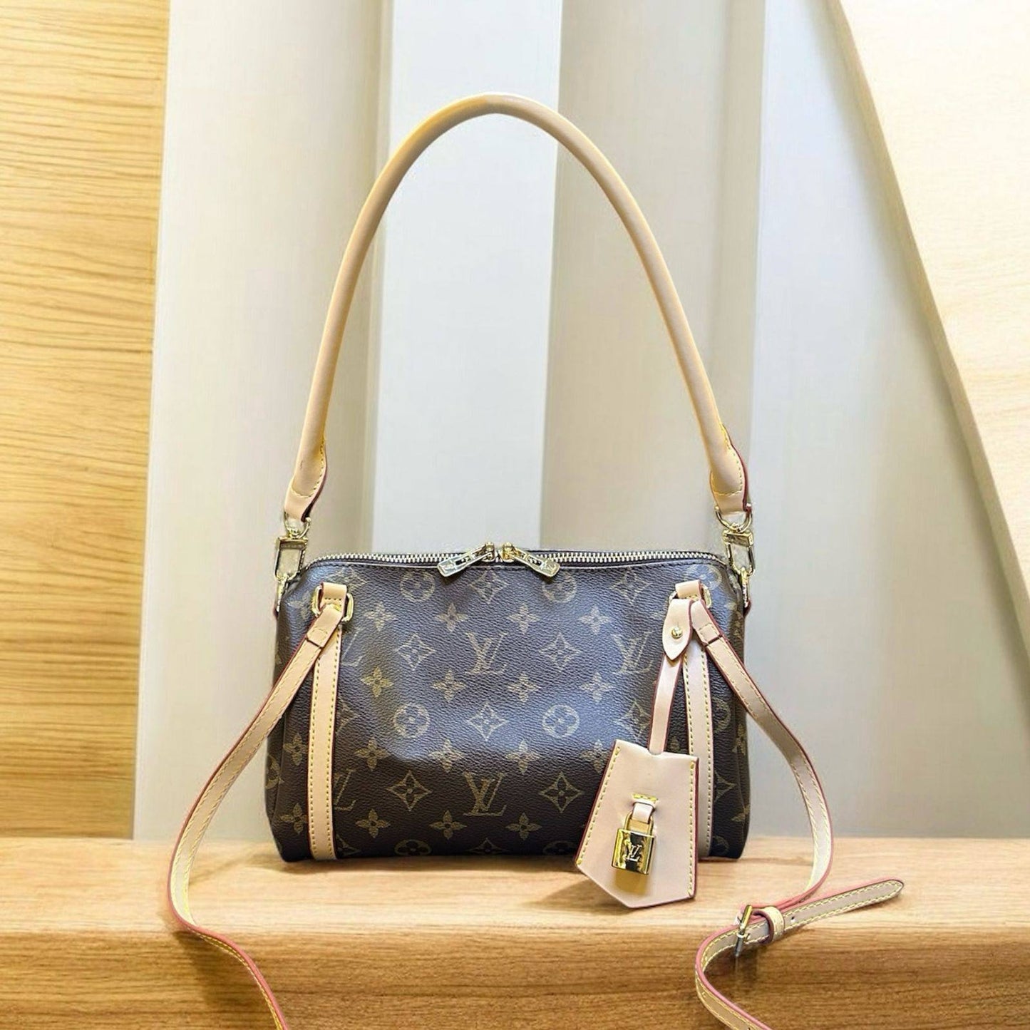LV EXPRESS NEW CAME 
HIGH QUALITY

 WITH BOX 
🎁🎁🎁

115 dhs💚
26cm

Zain39
♥️♥️♥️