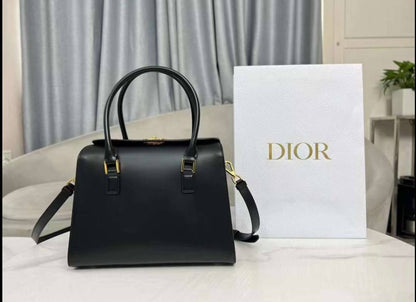 Dior

95 dhs✅

with box
🎁🎁🎁

Zain235
♥️♥️♥️