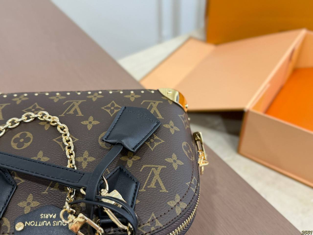 LV
 COPY ONE 
 WITH BOX 
180 dhs✅

Zain295
♥️♥️♥️