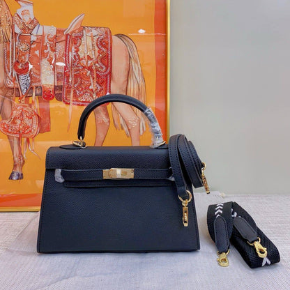 Hermes Kelly 💕🙋🏻‍♀️
Master 
22cm🥰 
280 dhs❣️

Zain228
♥️♥️♥️
